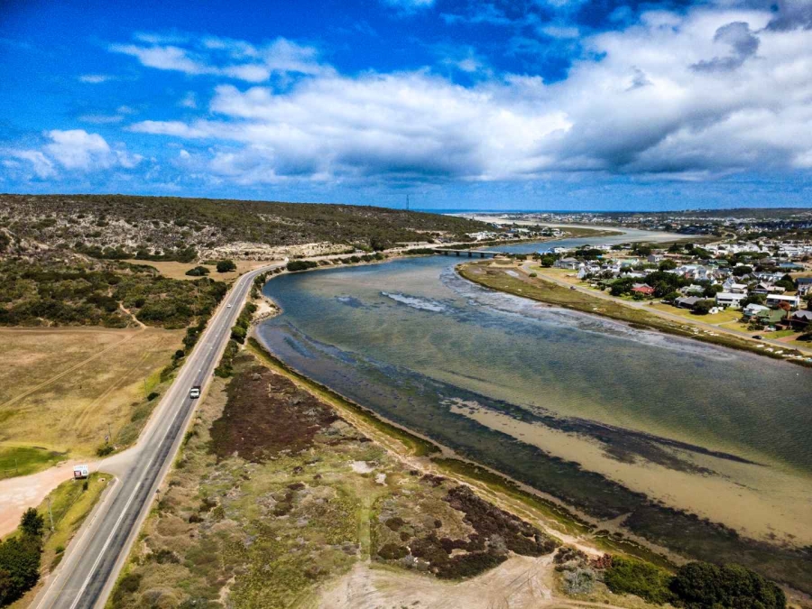 8 Bedroom Property for Sale in Stilbaai Oos Western Cape